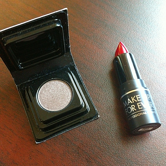 Makeup Bundle - Picture 6 of 7